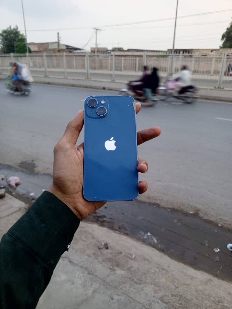Apple iPhone 13 0