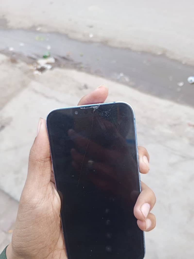 Apple iPhone 13 2