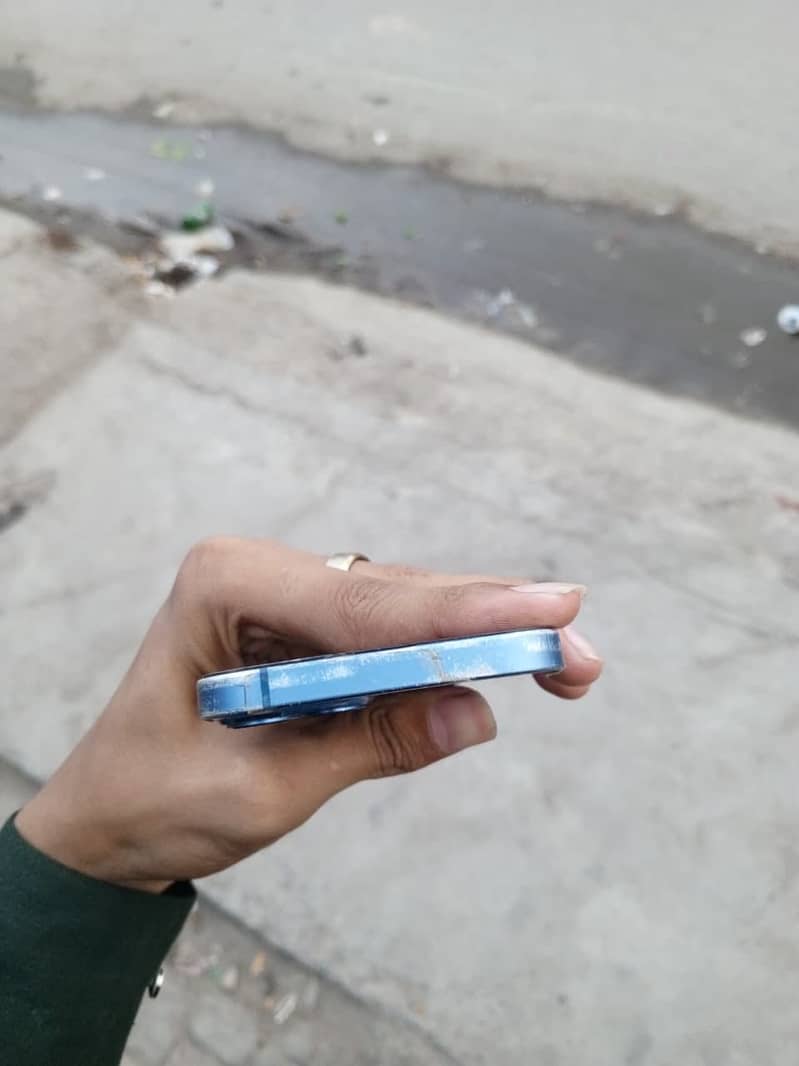 Apple iPhone 13 6
