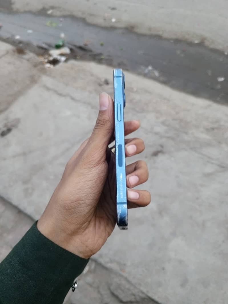 Apple iPhone 13 7