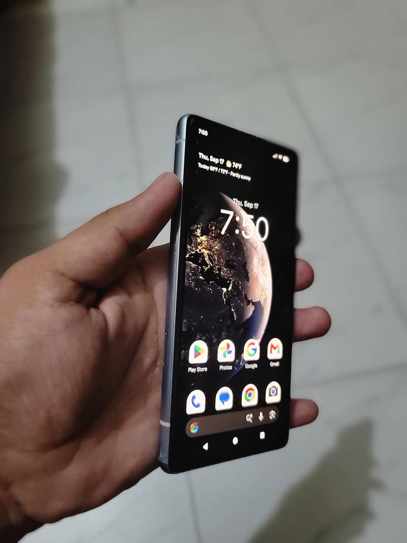 Google Pixel 7a in scratch less condition 1