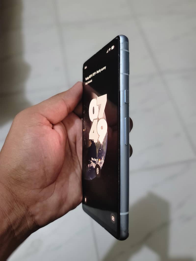 Google Pixel 7a in scratch less condition 3