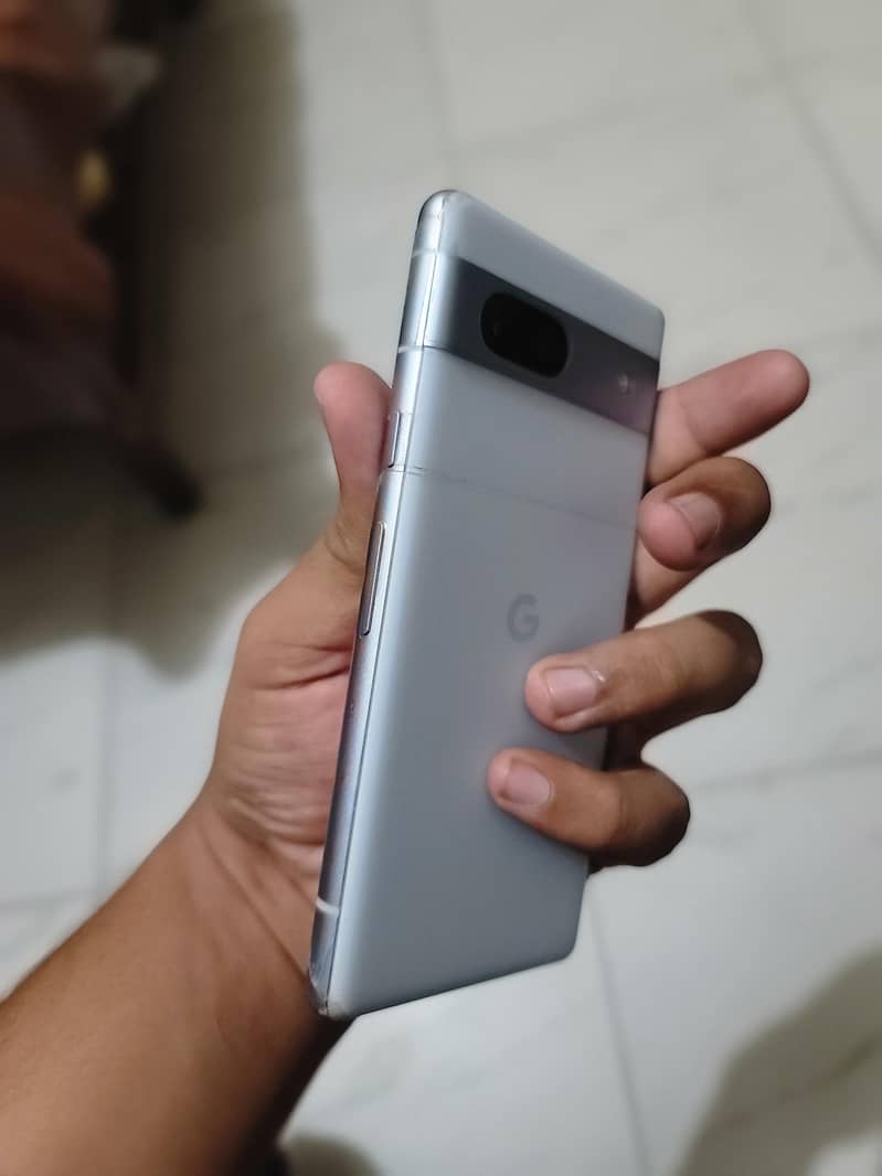 Google Pixel 7a in scratch less condition 7