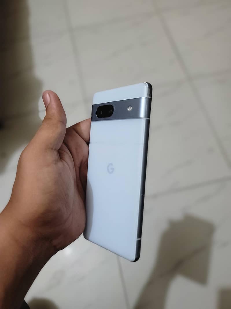 Google Pixel 7a in scratch less condition 8