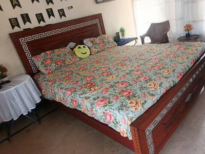 dauble bed king size. with spring matress use