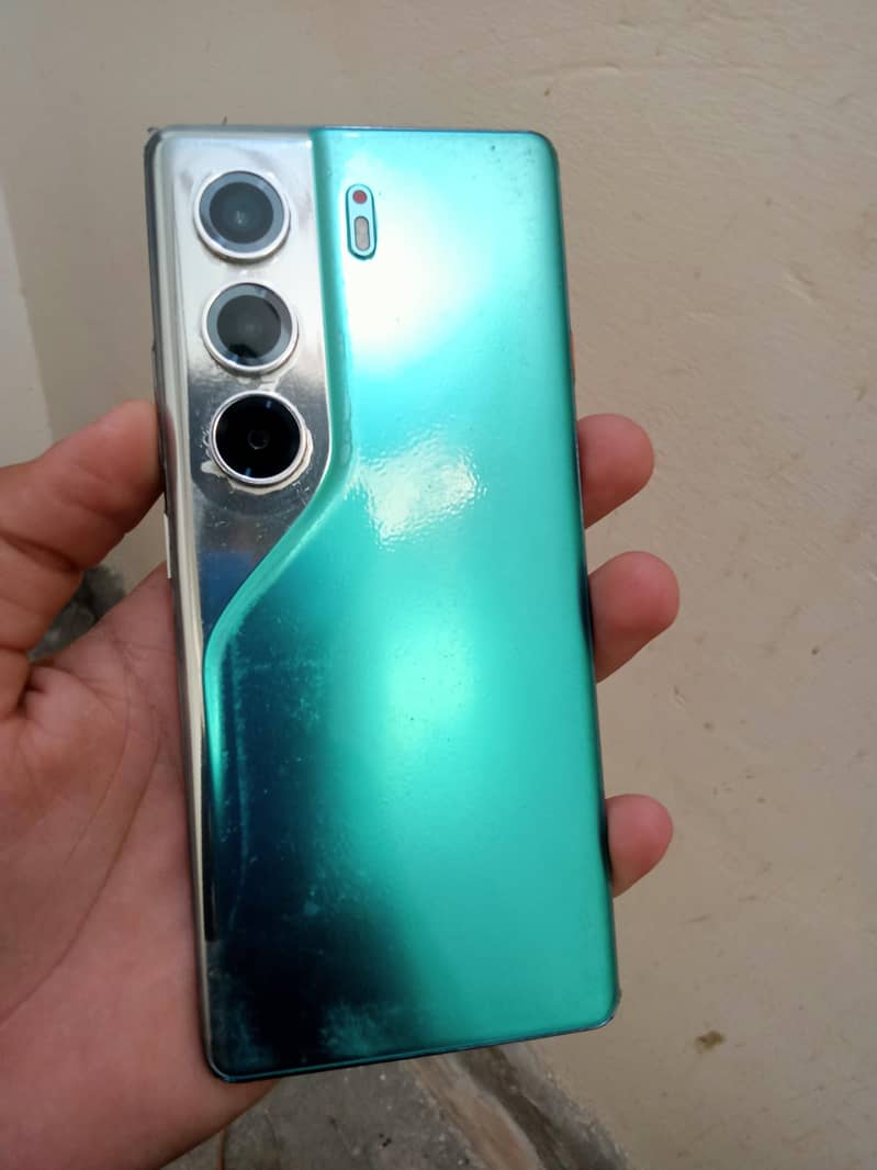 Tecno CAMON 40 Pro 0