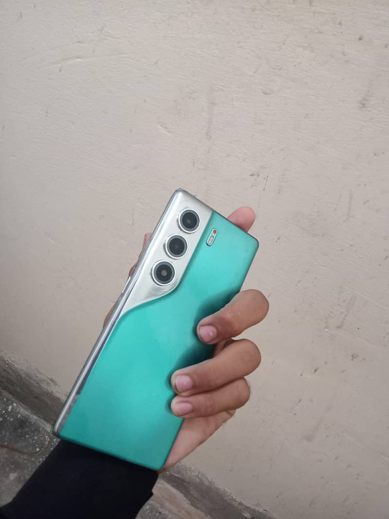 Tecno CAMON 40 Pro 4