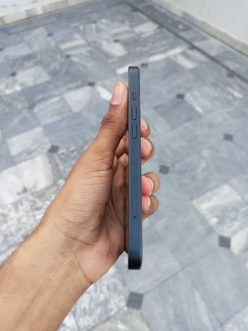 Apple iPhone 13 2