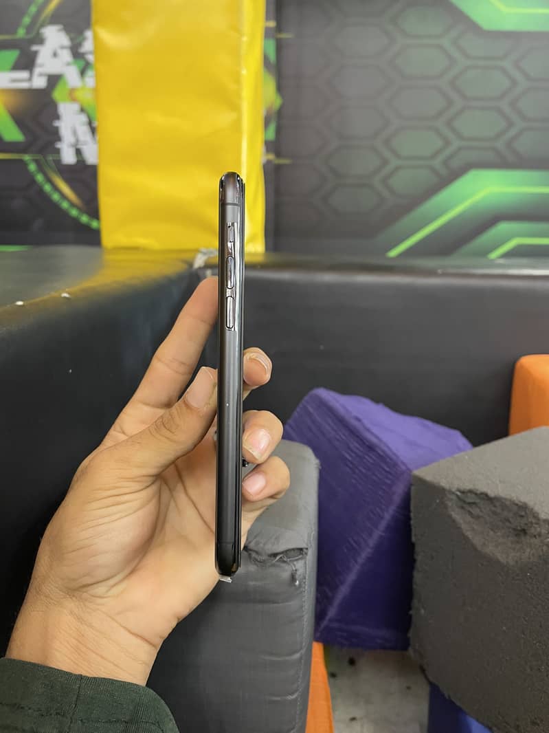Apple iPhone 11 Pro 3