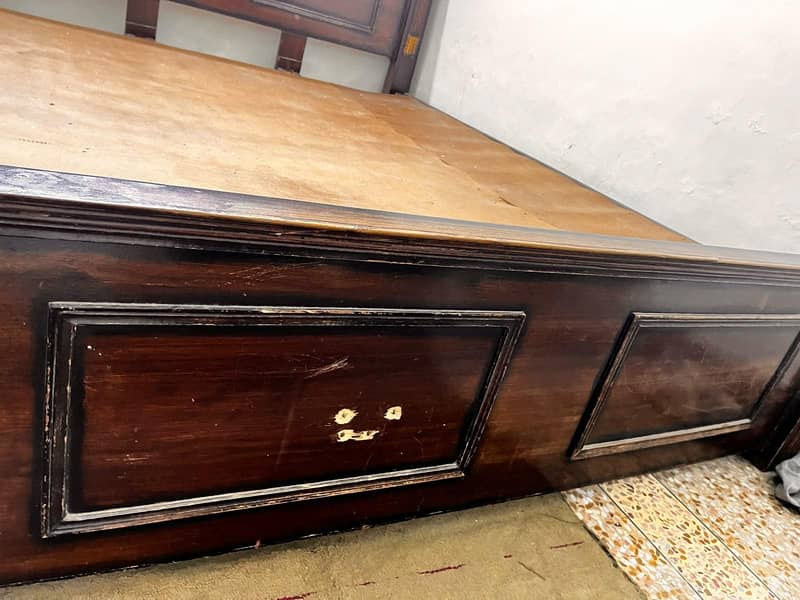 Queen bed 6