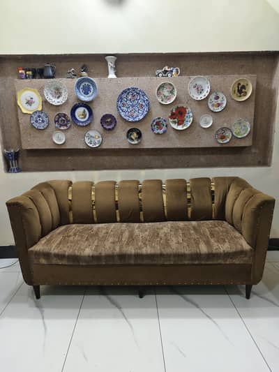 beautiful stylish brwin colour 5 seater Cofas set