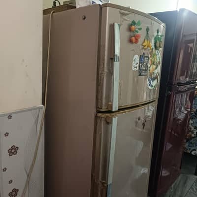 Dawlance fridge medium size