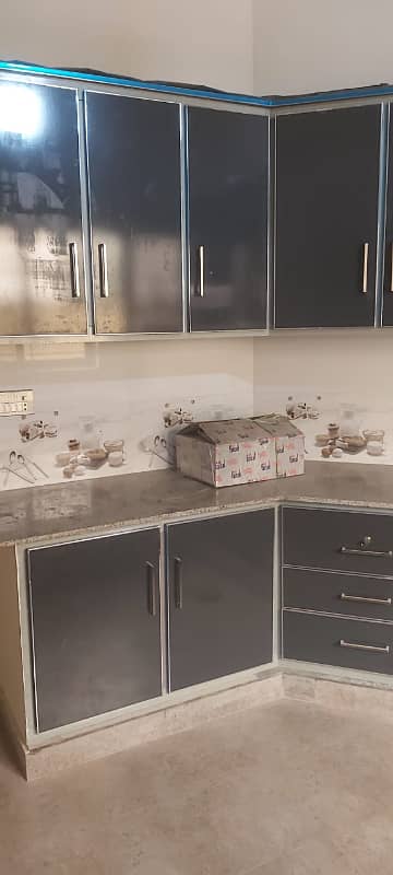 5 Marla 2nd floor for rent with gas good location