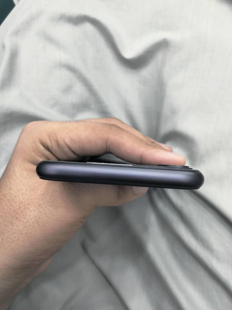 Apple iPhone 11 3