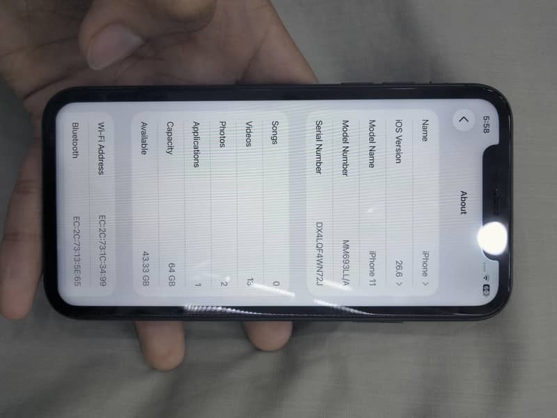 Apple iPhone 11 4