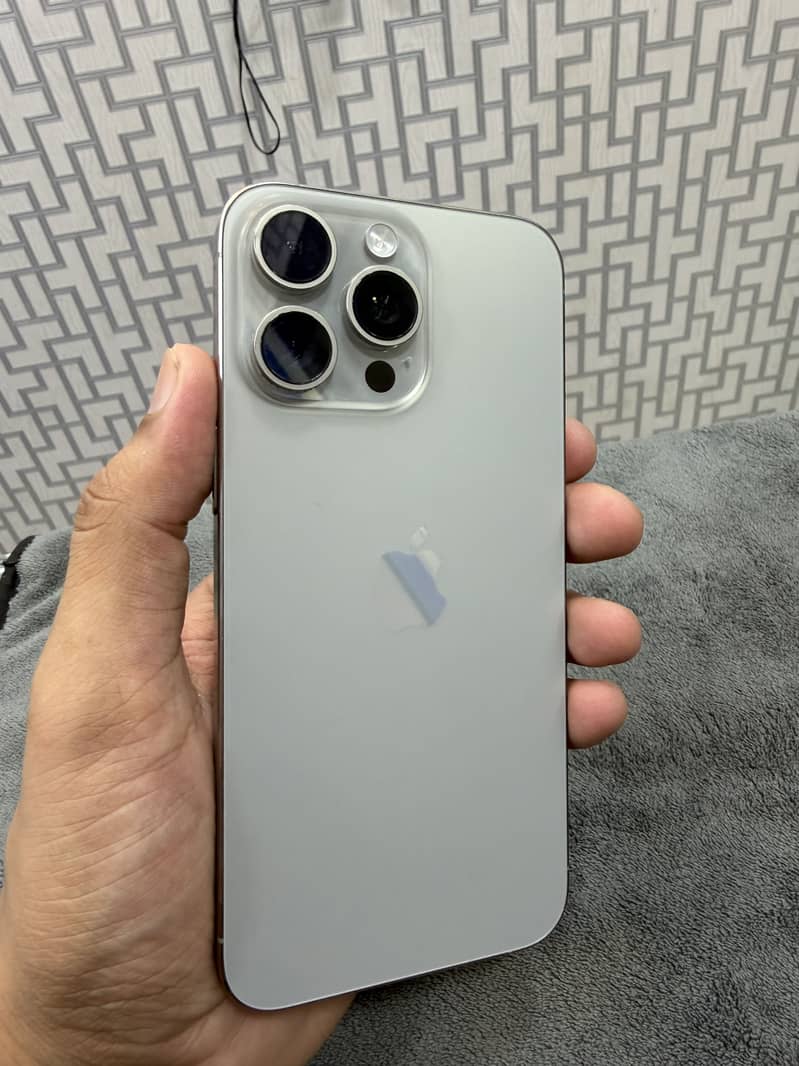 iPhone 15 Pro Max  (DOT) 1