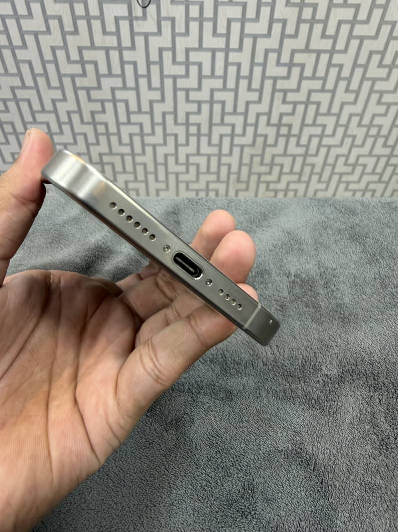 iPhone 15 Pro Max  (DOT) 2