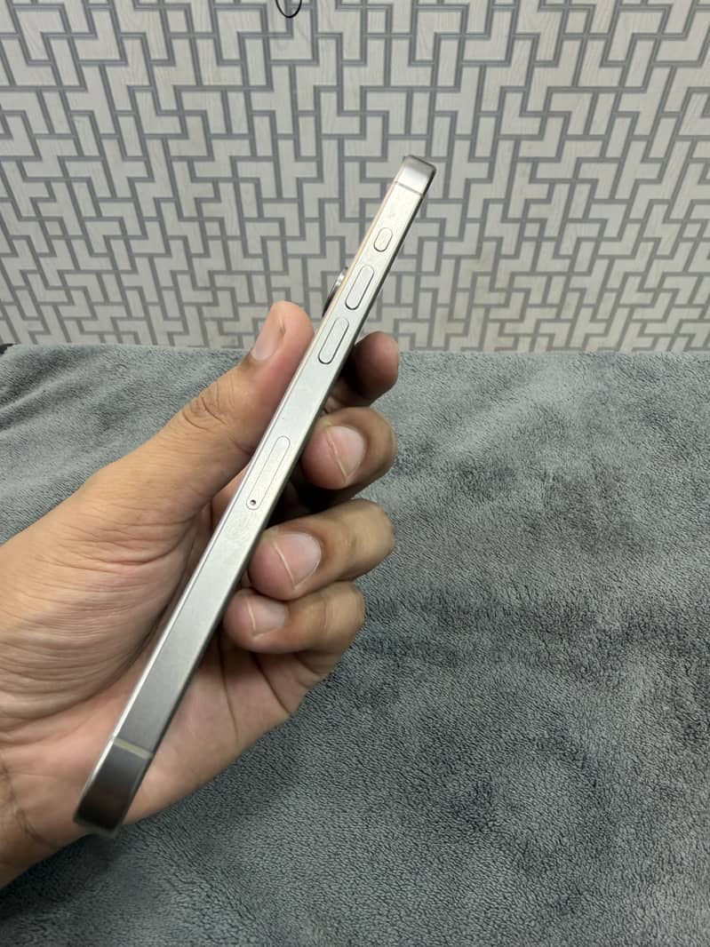 iPhone 15 Pro Max  (DOT) 3