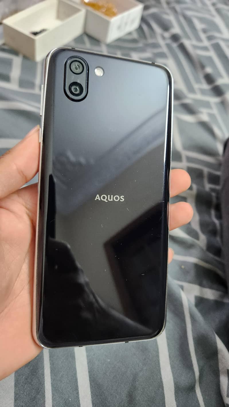 Sharp Aquos R2 9/10 condition 1