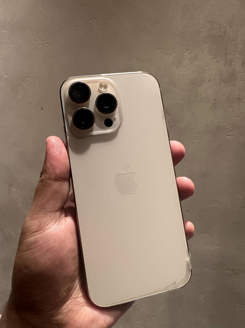 IPhone 16 Pro Max 0