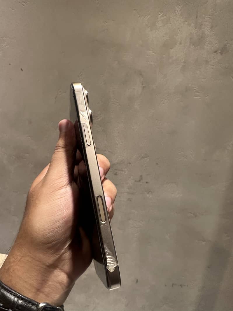 IPhone 16 Pro Max 3