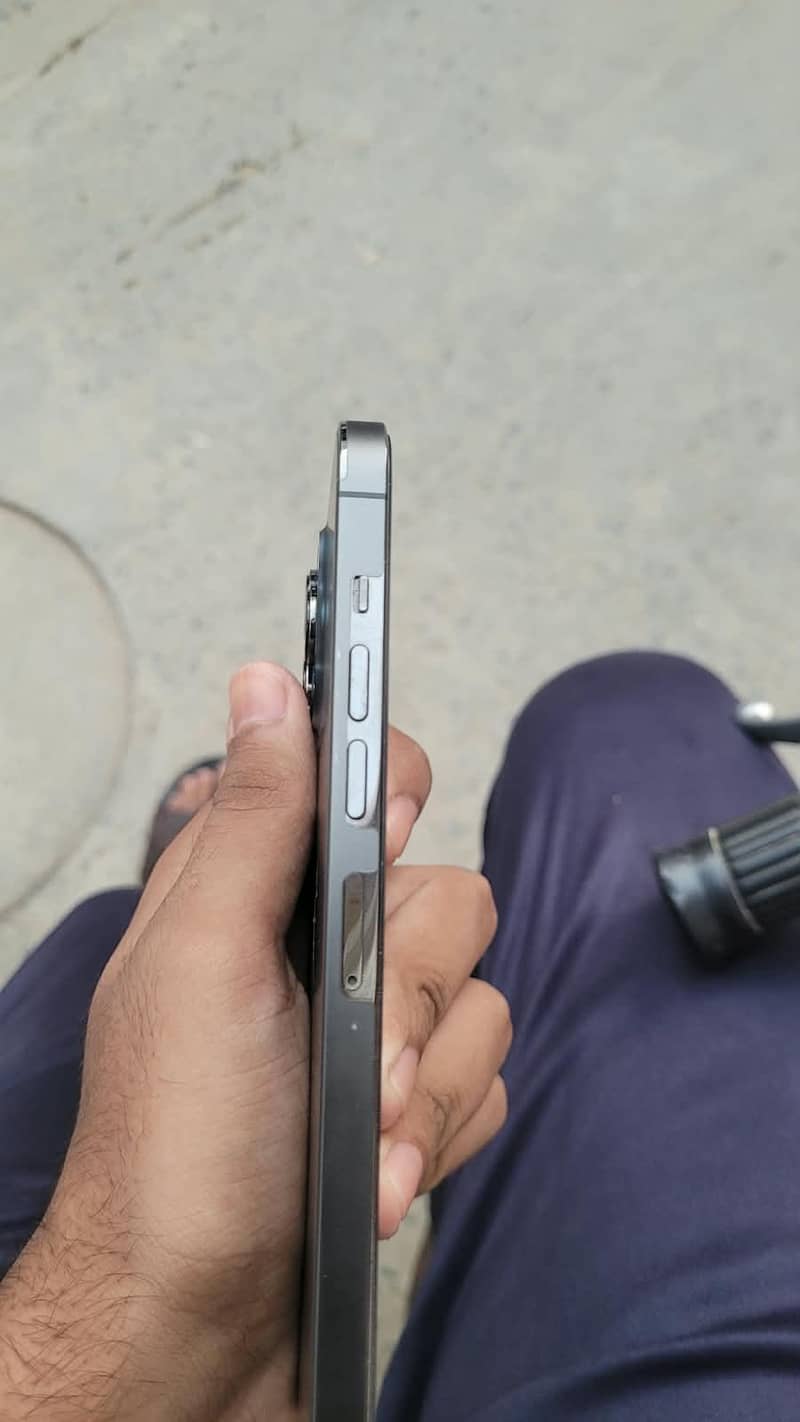 Apple iPhone 13 Pro Max 1