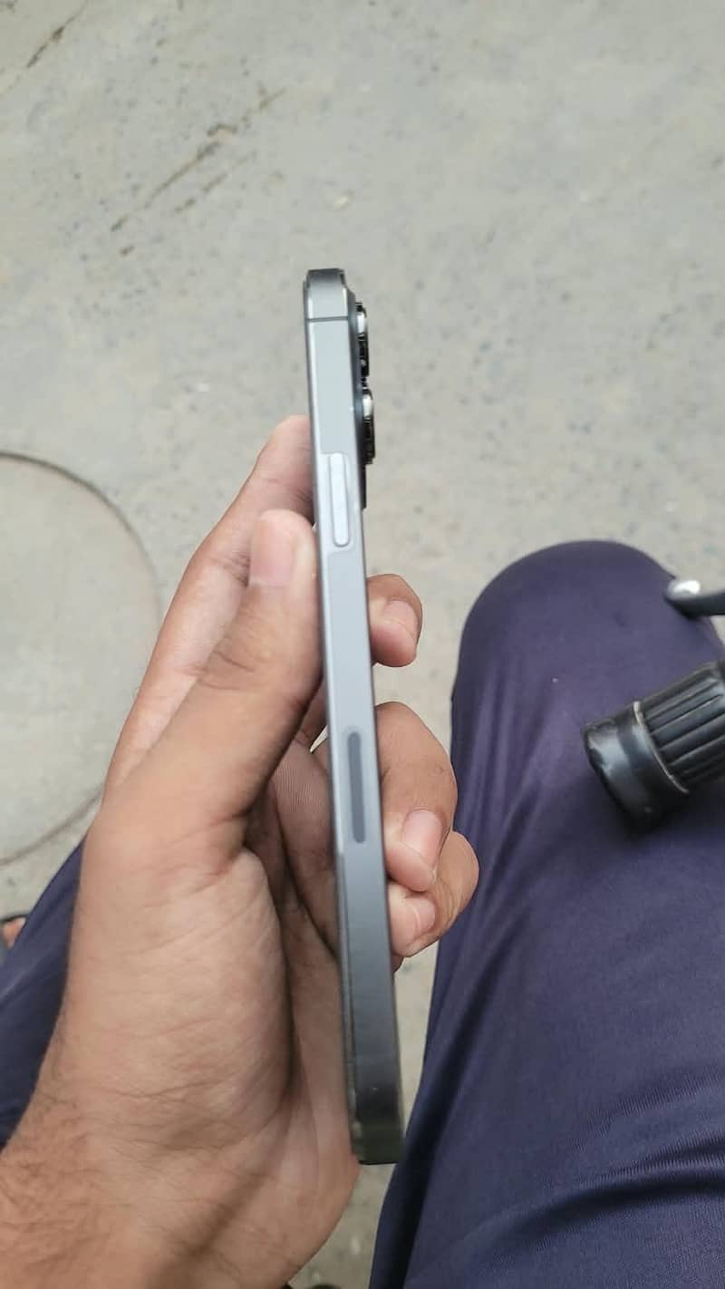 Apple iPhone 13 Pro Max 2