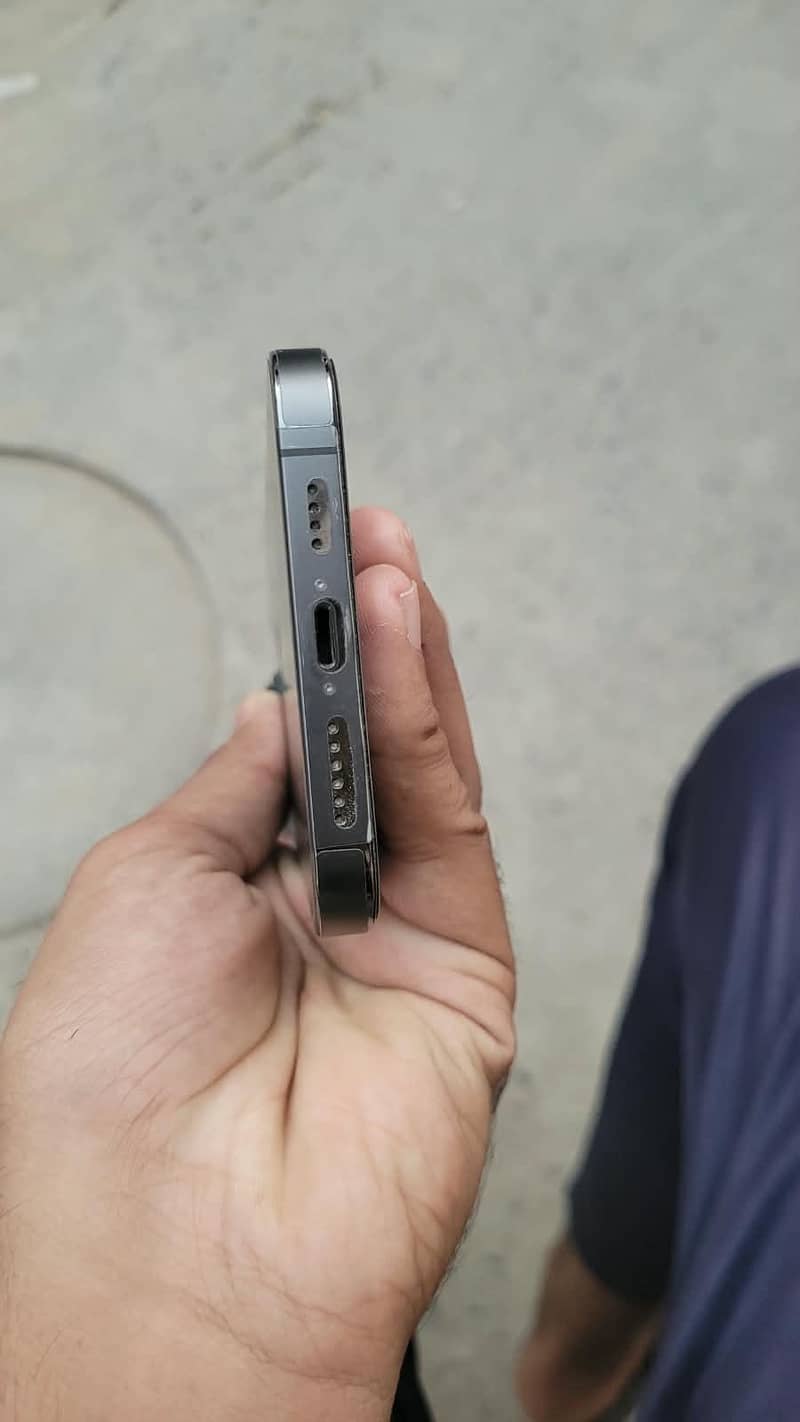 Apple iPhone 13 Pro Max 3