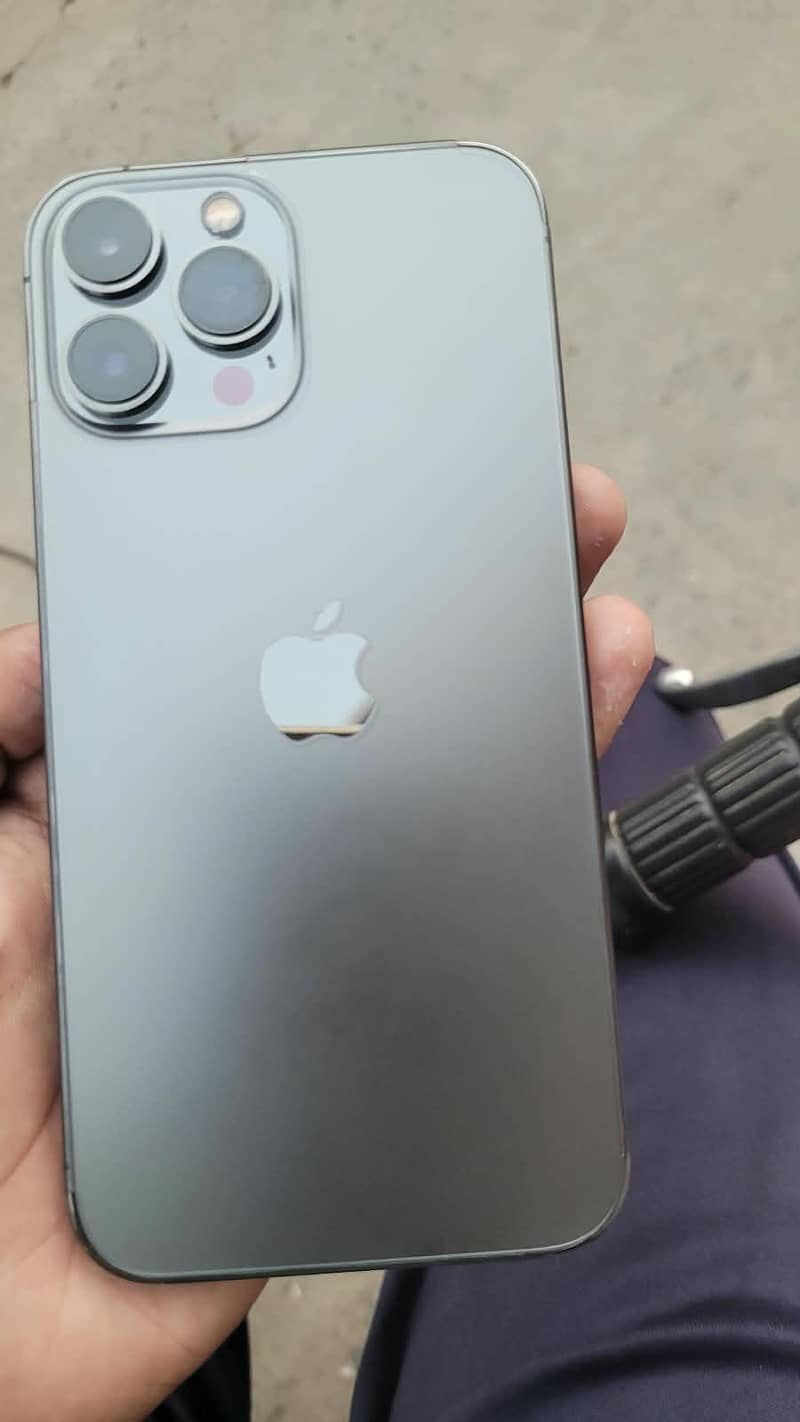 Apple iPhone 13 Pro Max 4