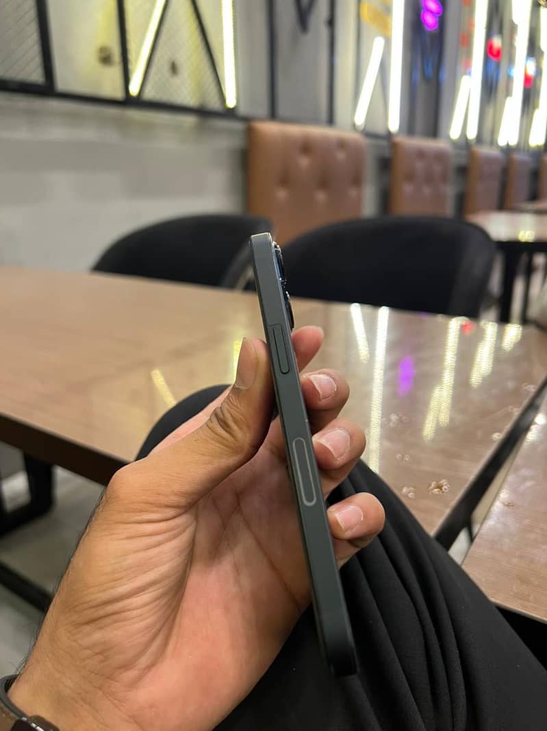 Apple iPhone 13 0