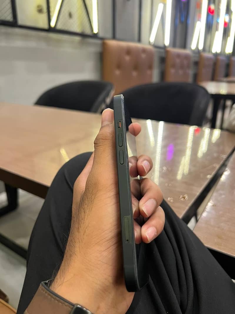Apple iPhone 13 3