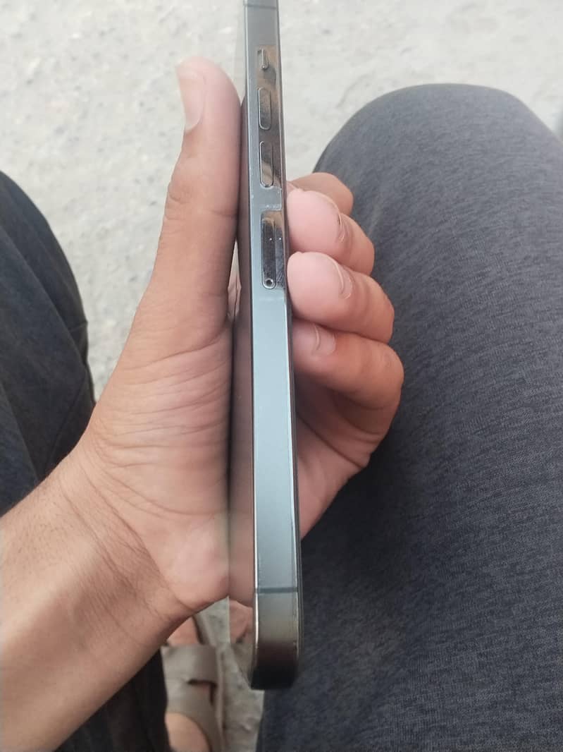 Apple iPhone 13 Pro Max 4