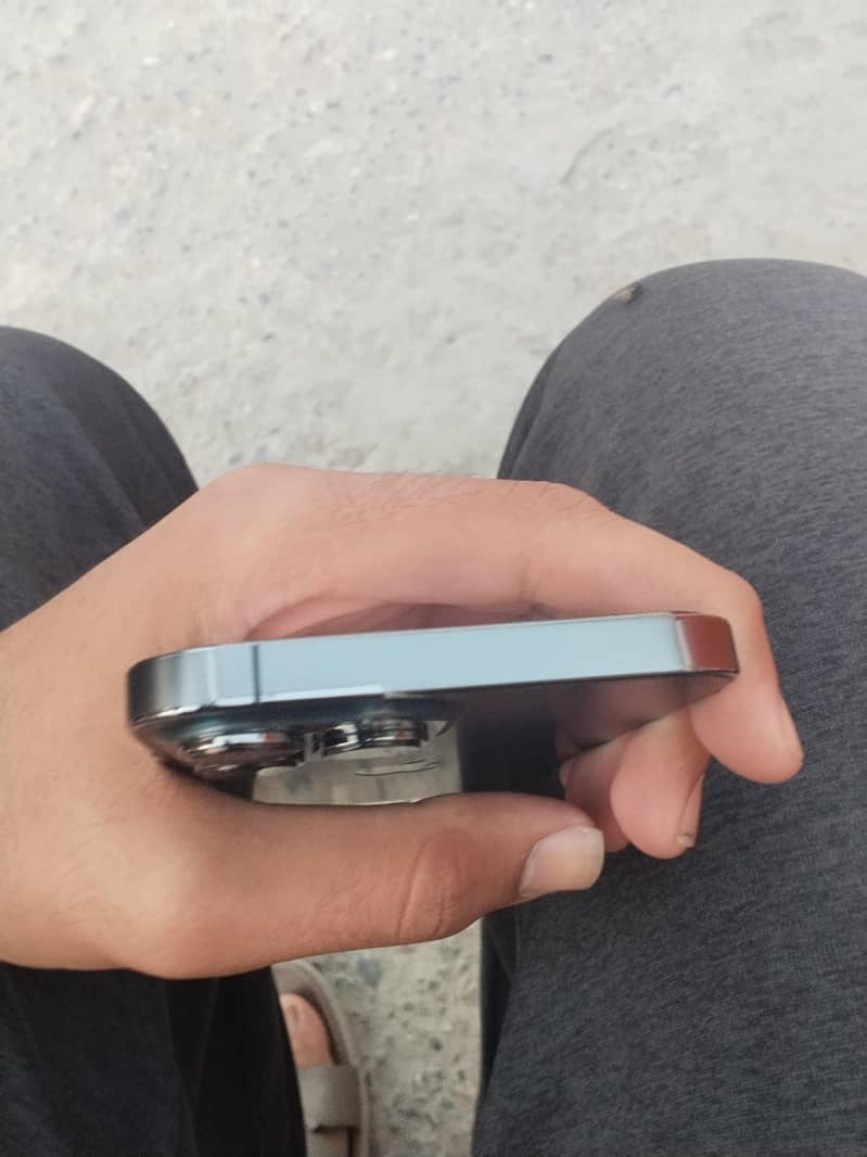 Apple iPhone 13 Pro Max 6