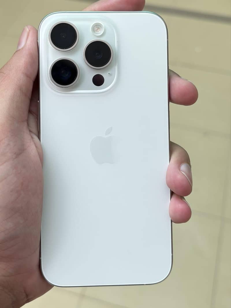 Apple iPhone 15 Pro 0
