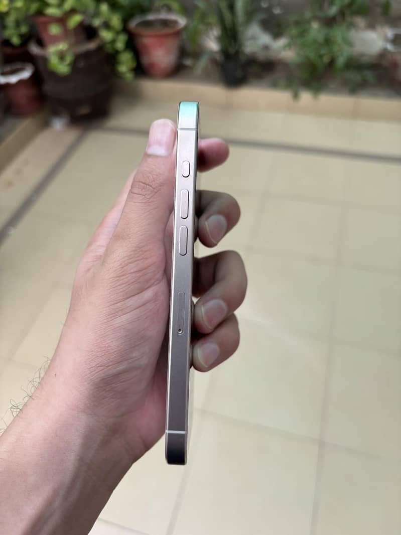 Apple iPhone 15 Pro 2