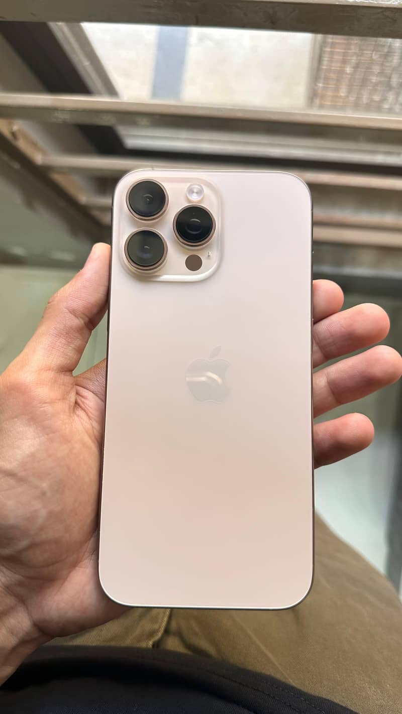 Apple iPhone 16 Pro Max 0