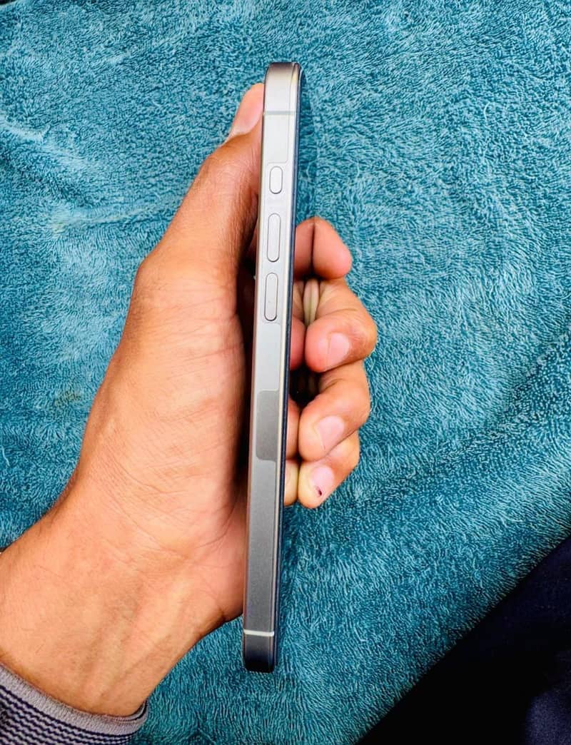 Apple iPhone 15 Pro Max 1