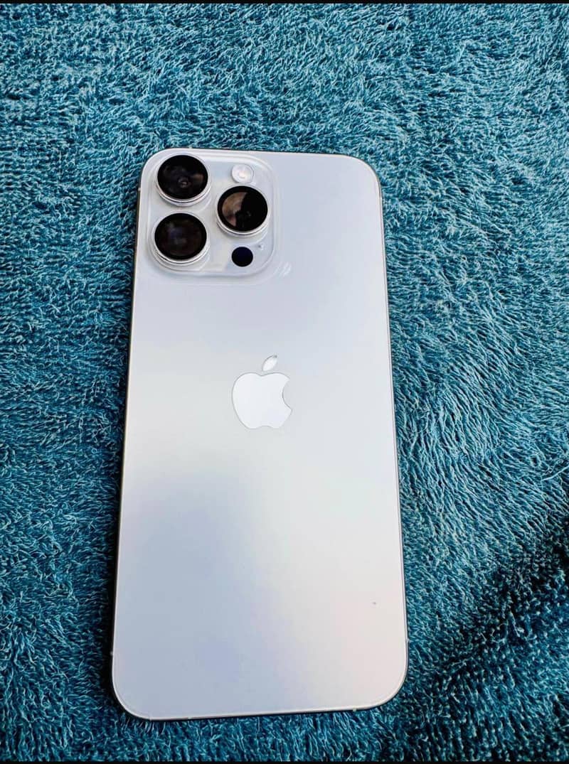 Apple iPhone 15 Pro Max 2