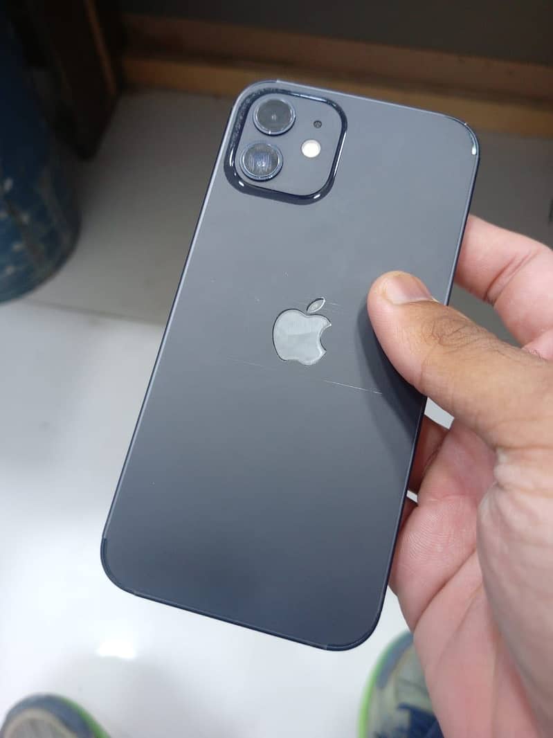 Apple iPhone 12 4