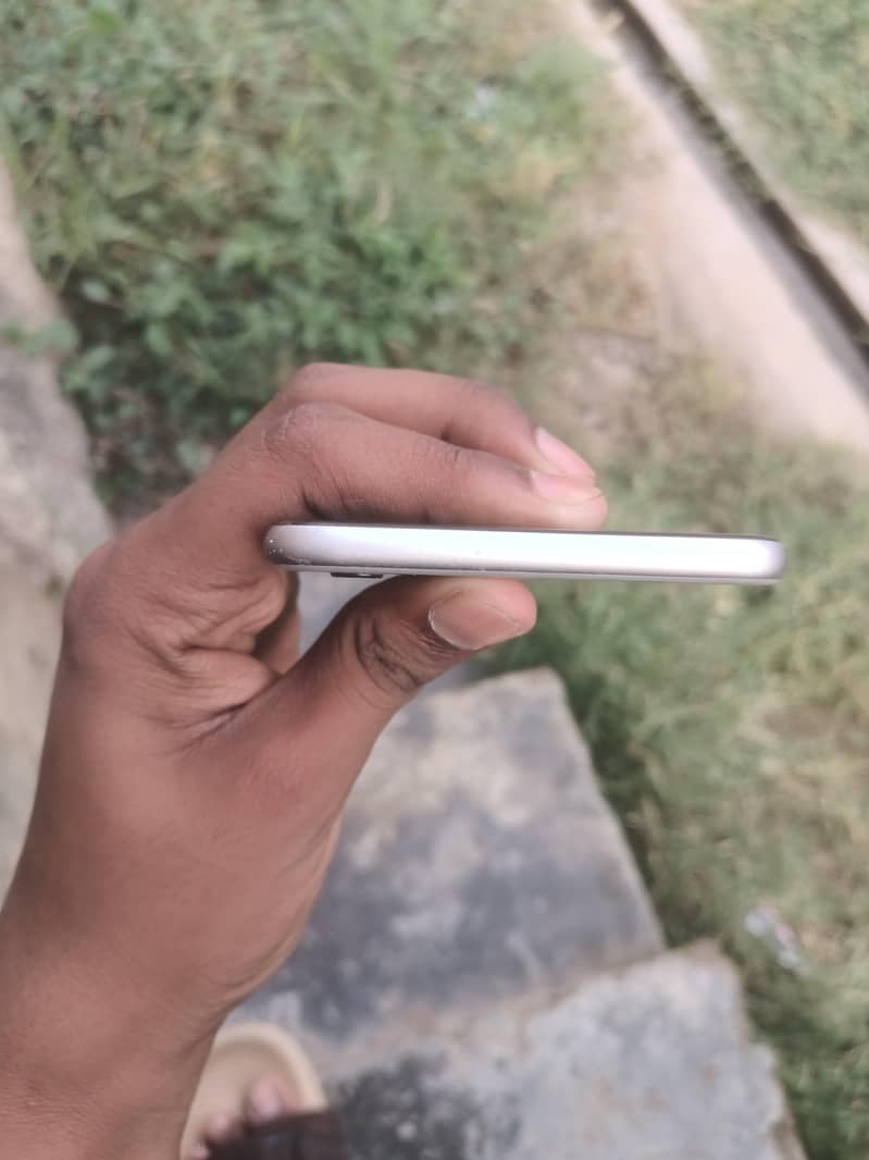 Apple iPhone 6S Plus 4