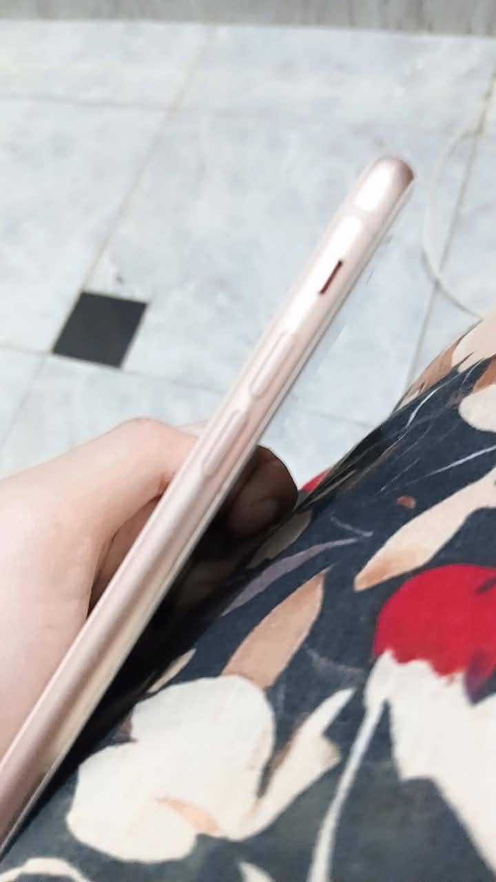 Apple iPhone 8 Plus 4