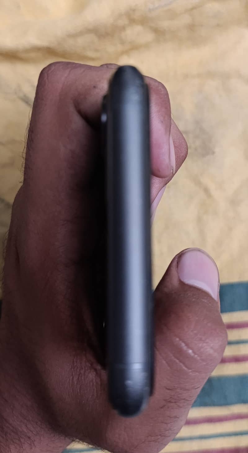 Apple iPhone 11 7