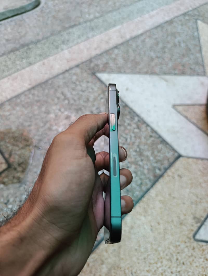 Apple iPhone 13 Pro 2