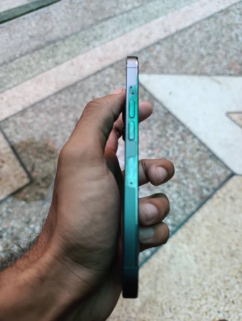 Apple iPhone 13 Pro 3