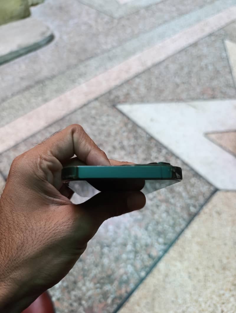 Apple iPhone 13 Pro 4