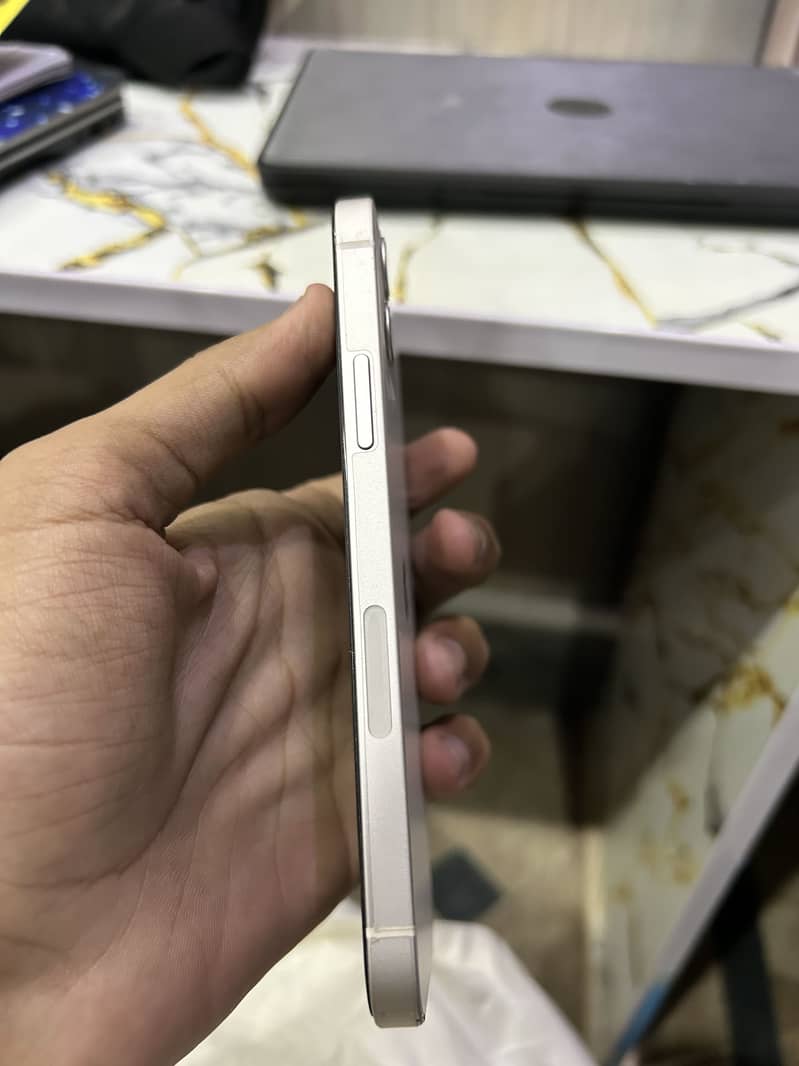 Apple iPhone 12 2