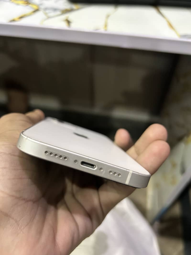 Apple iPhone 12 3