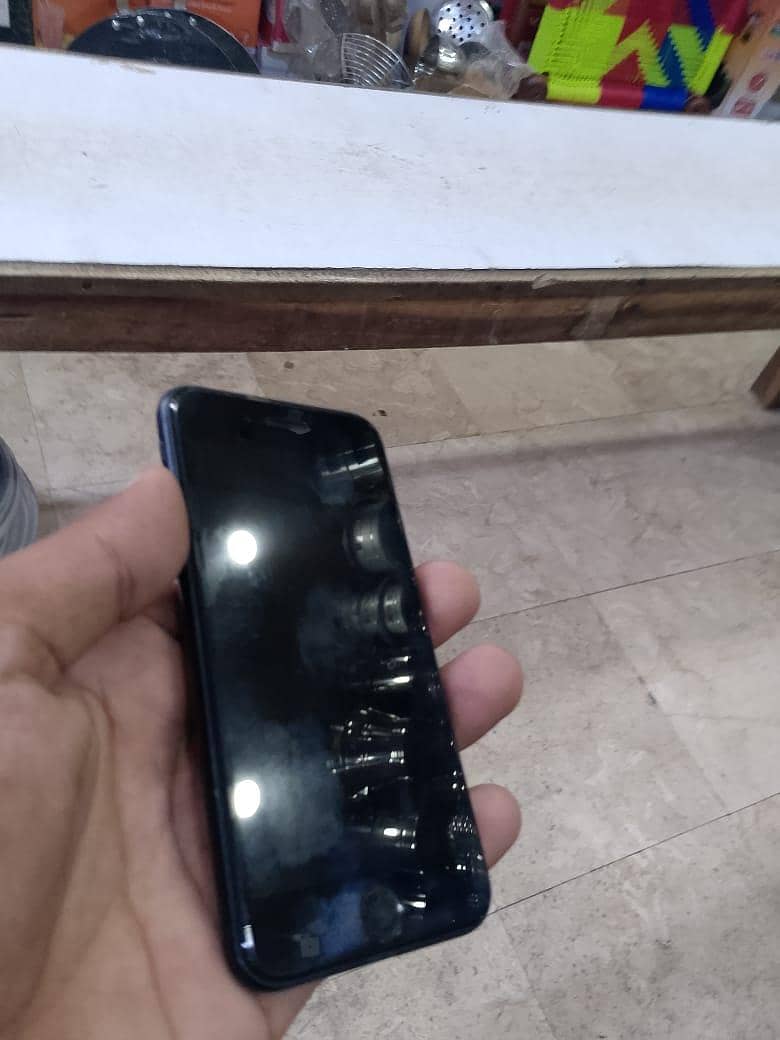 Apple iPhone SE 0