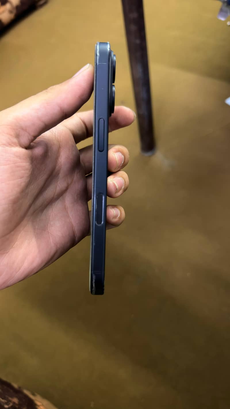 Apple iPhone 16 3