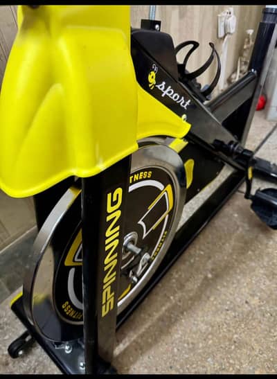 Exercise spinning bike